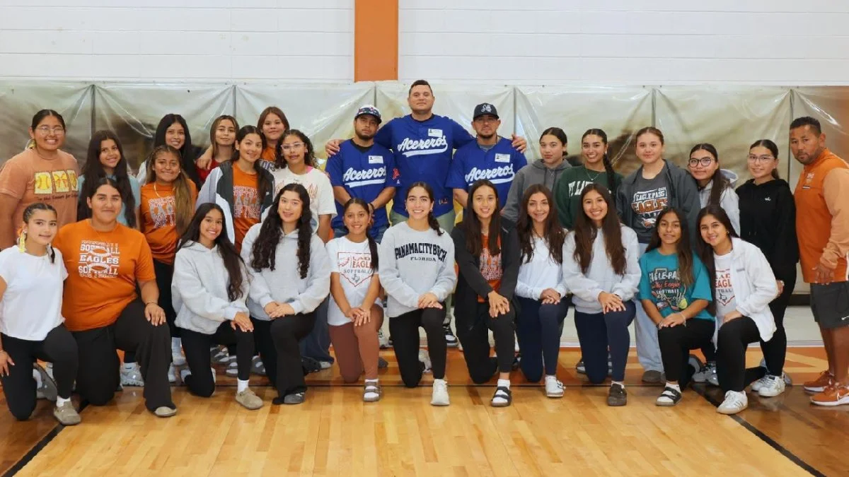 Visitan Acereros con charla motivadora a estudiantes de Eagle Pass