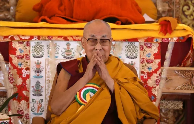 El líder espiritual tibetano, de 90 años, apeló a la compasión y la autodisciplina como valores transversales a todos los credos