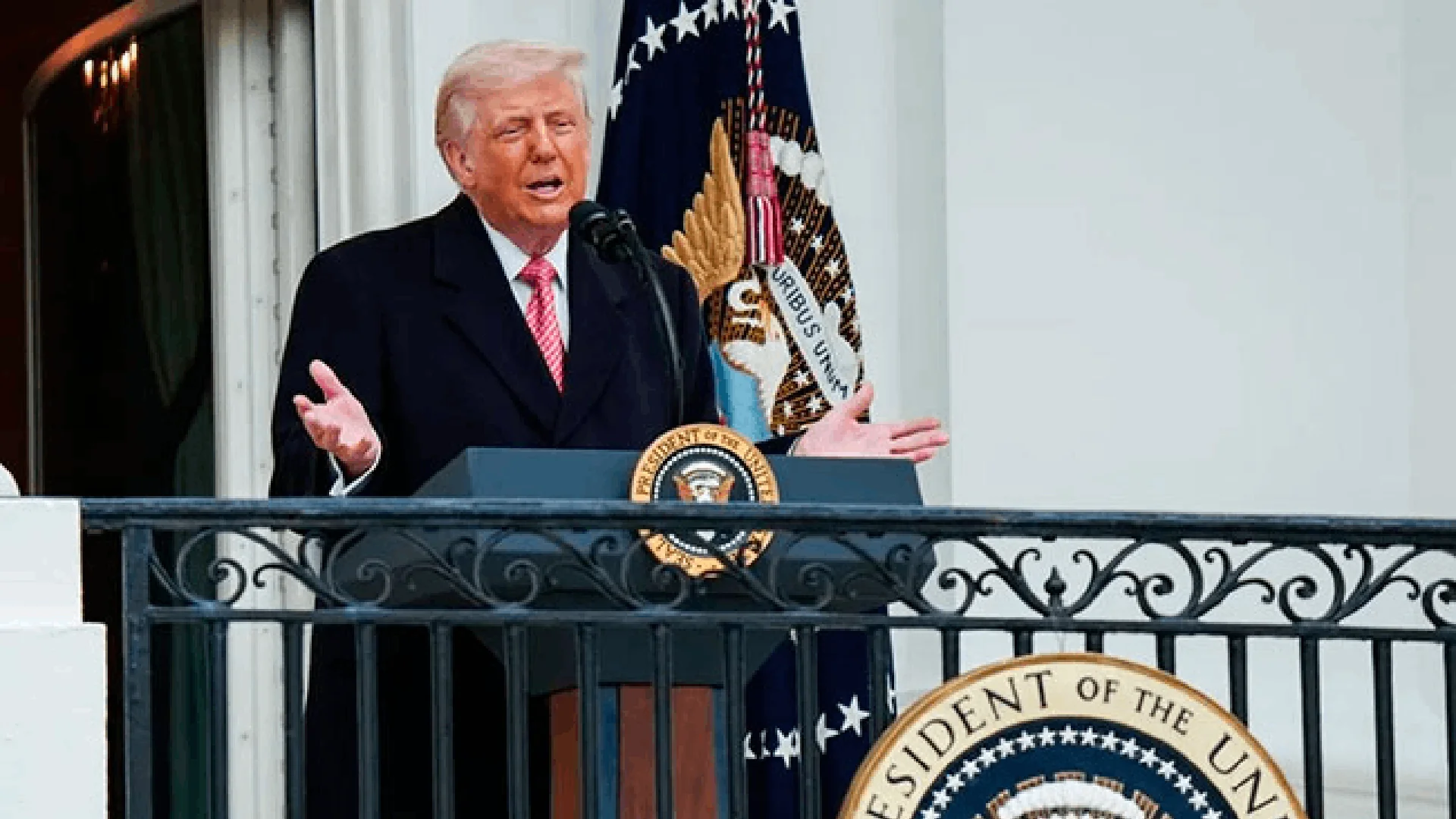 El Presidente dijo que el estrecho de Ormuz se abrirá 'automáticamente' tras la salida de Estados Unidos.