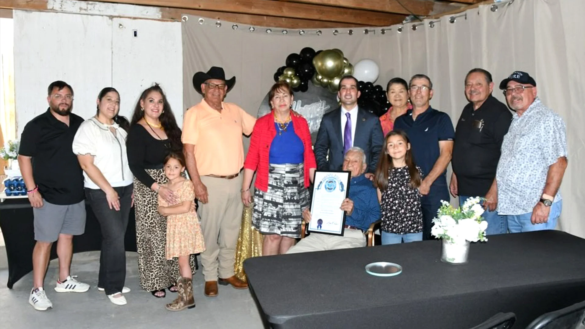 Nombran Alcalde Honorario a Rogelio Neira en su centenario