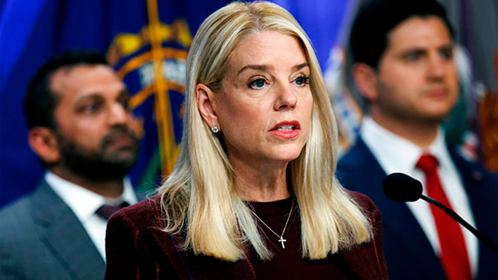 Trump destituye a Pam Bondi como fiscal general; nombra interino a Todd Blanche