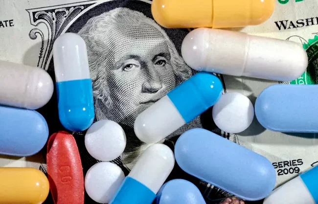 El Gobierno de Estados Unidos impondrá aranceles de hasta 100 porciento a ciertos medicamentos importados