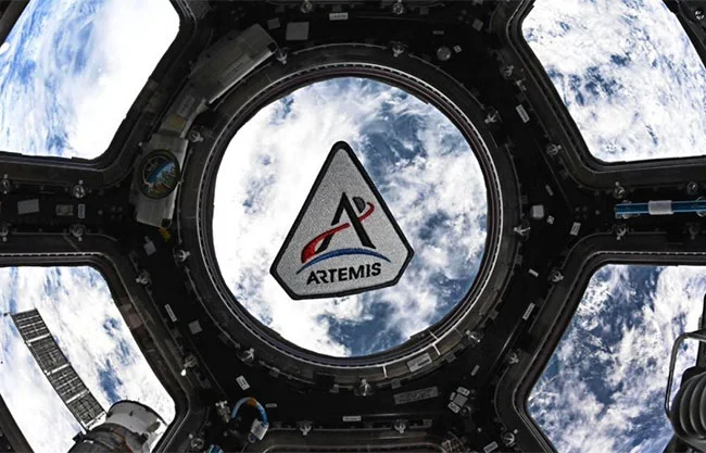 Durante varias horas, los cuatro astronautas a bordo de la cápsula Orión tuvieron que recurrir a un sistema provisional para ir al baño.