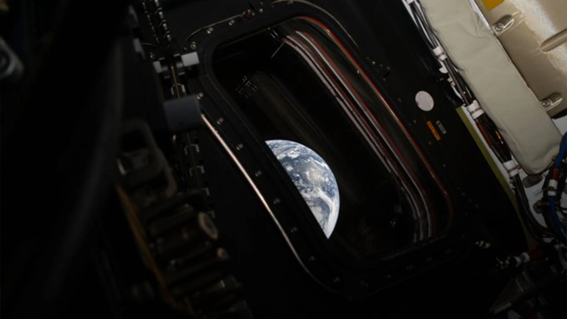 ¡Captan aurora boreal! Así es la primera fotografía de la Tierra tomada por la misión Artemis II