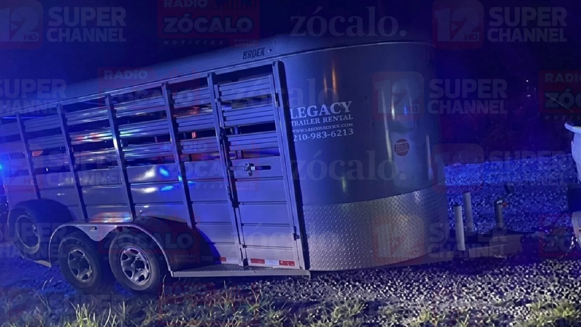 Se utilizaron vehículos y remolques de caballos para el contrabando de decenas de migrantes