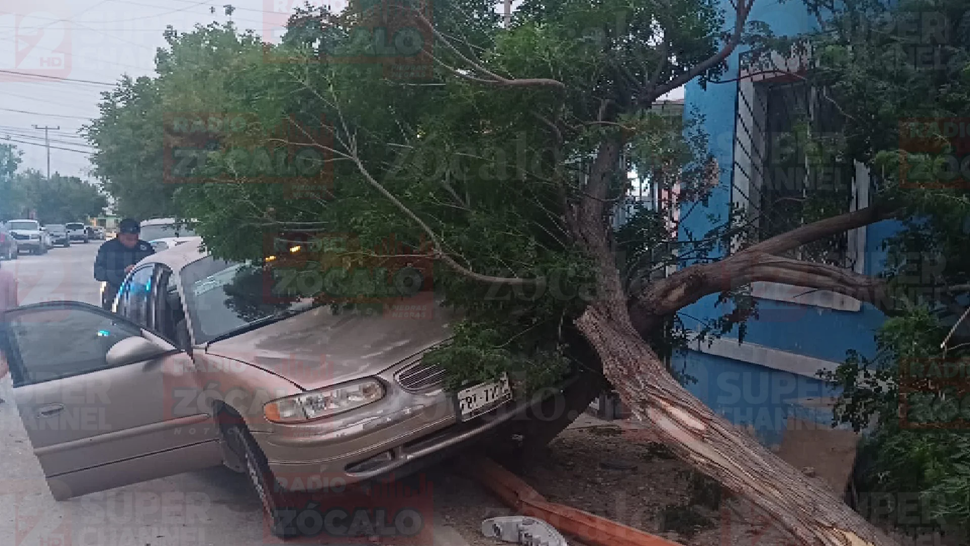 Deja daños materiales y se fuga tras accidente vial