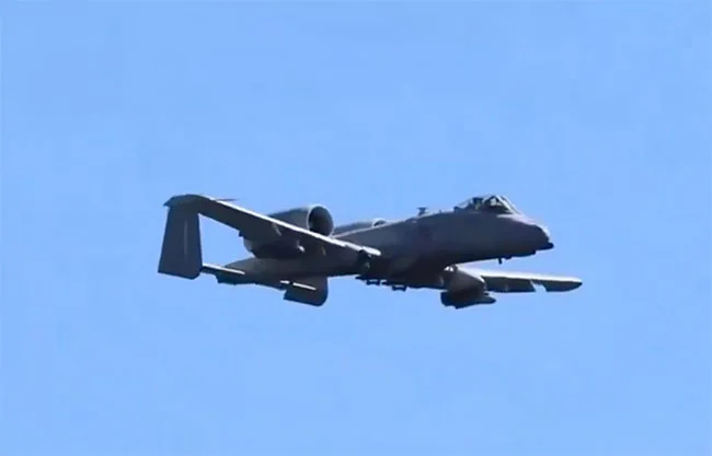 Cae otro avión de EU cerca de estrecho de Ormuz; piloto de A-10 es rescatado