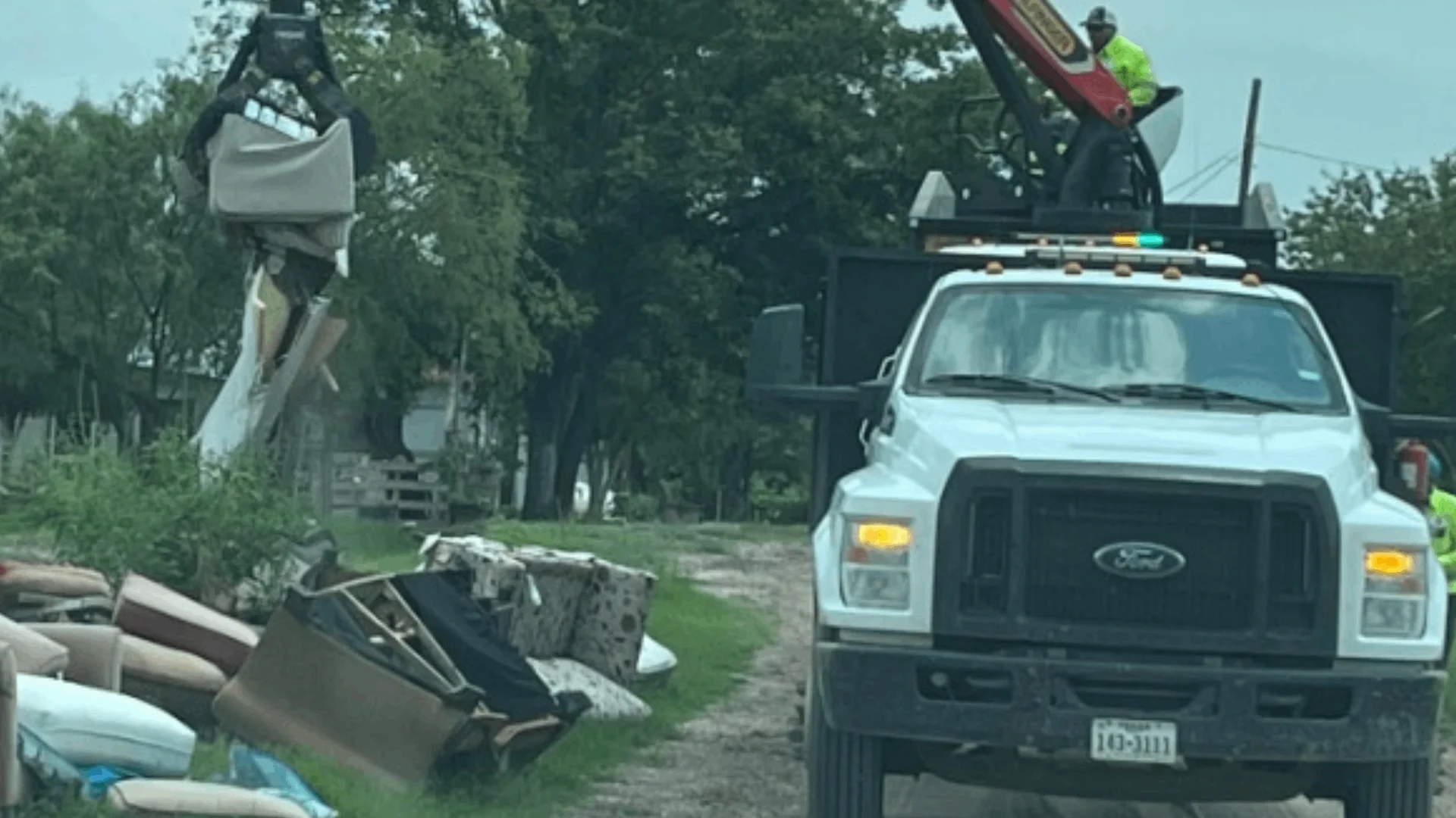Condado de Maverick impulsa jornada de limpieza en el Precinto 3
