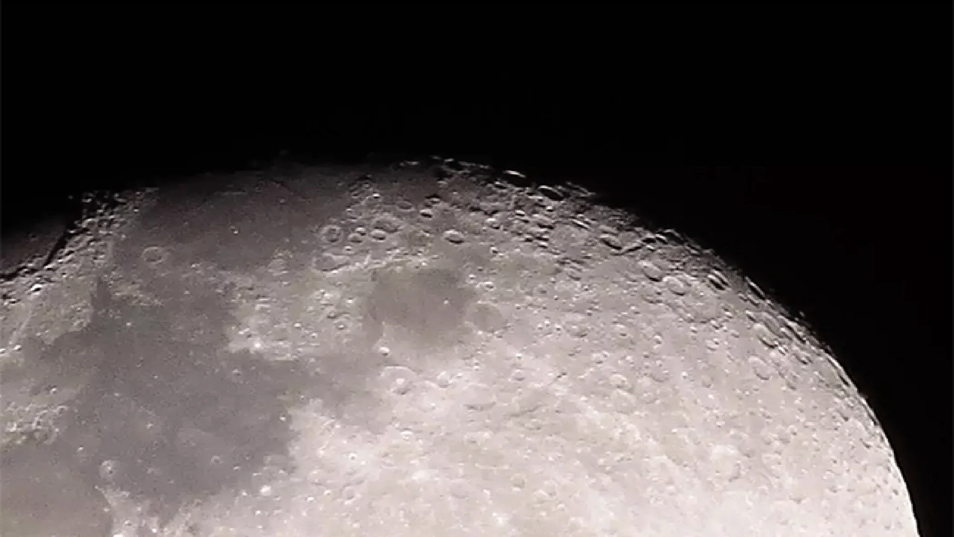 Por qué la misión Artemis II llega a la Luna pero no aterriza?