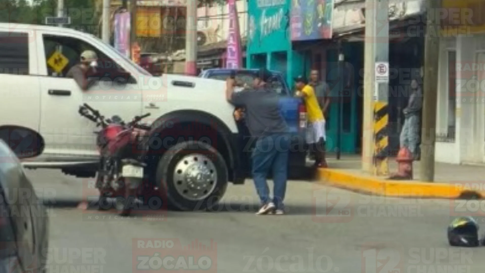 El menor fue atendido por paramédicos en el lugar del accidente