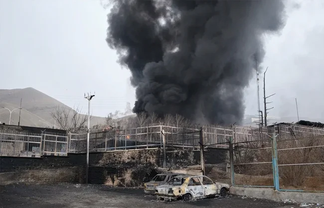 Denuncia Irán ataques contra una de sus refinerías tras entrada en vigor del alto el fuego