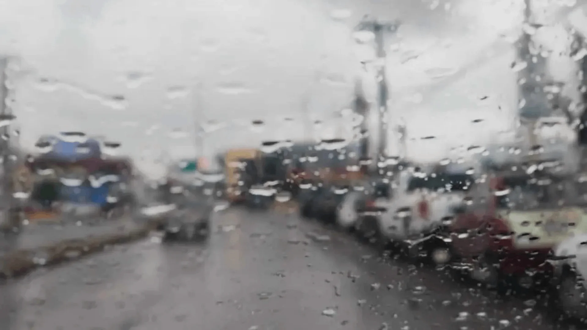 El personal de emergencia se mantiene en estado de alerta y subraya la importancia de contar con un método confiable para recibir actualizaciones del clima en tiempo real.