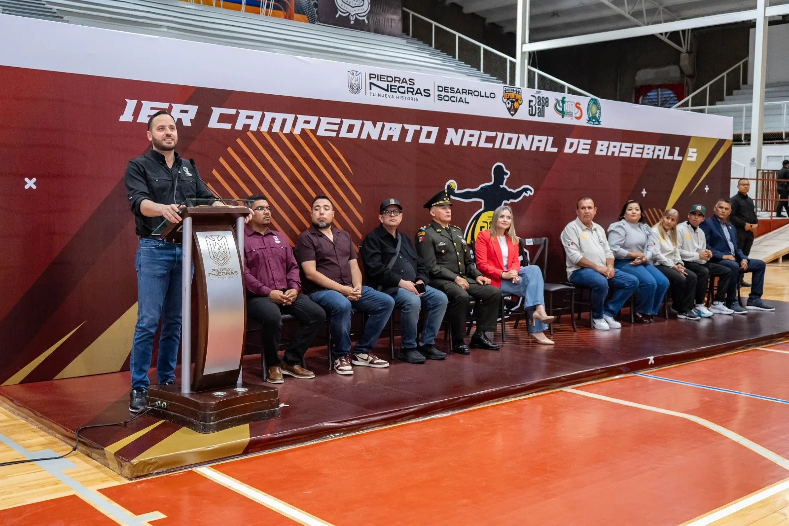 El alcalde Jacobo Rodríguez dio el arranque oficial de esta importante justa deportiva que reúne a delegaciones de distintas entidades del país.