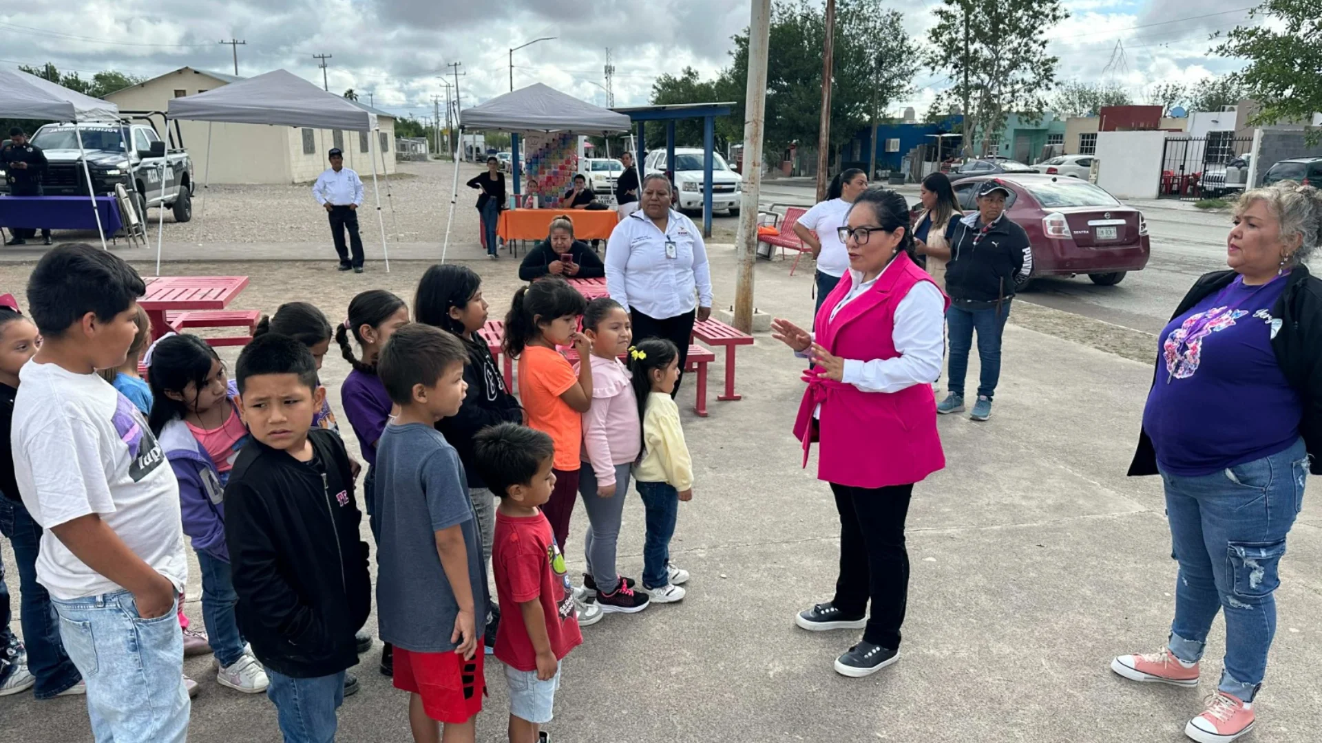 El evento se realizó en la Plaza Ferromex de Nava donde se entregaron obsequios a los niños asistentes