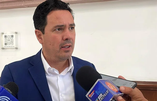 Talleres y negocios se ‘adueñan’ de calles y afectan a vecinos.