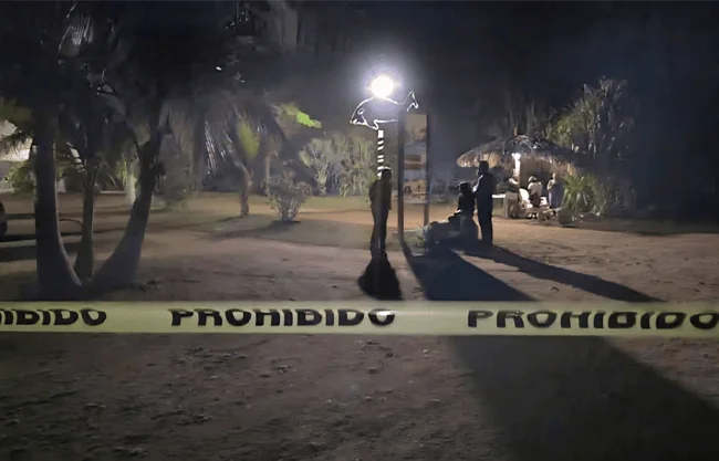 Hombres armados irrumpieron en un restaurante de Barra Vieja; tres de las víctimas eran propietarios del negocio.