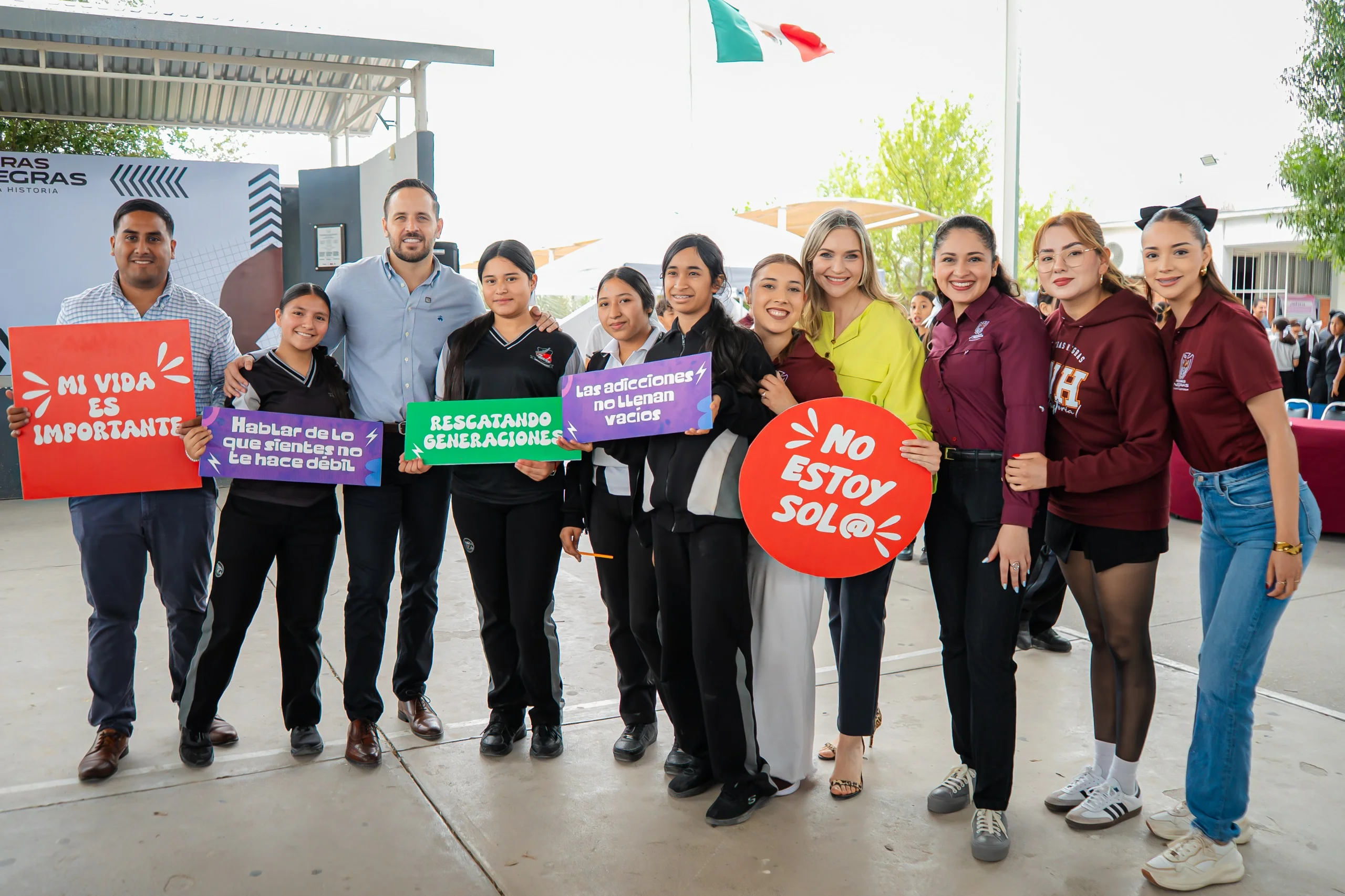 Alcalde de Piedras Negras encabeza brigada juvenil en secundaria, enfocada en salud mental, prevención de adicciones y promoción del bienestar integral de adolescentes.