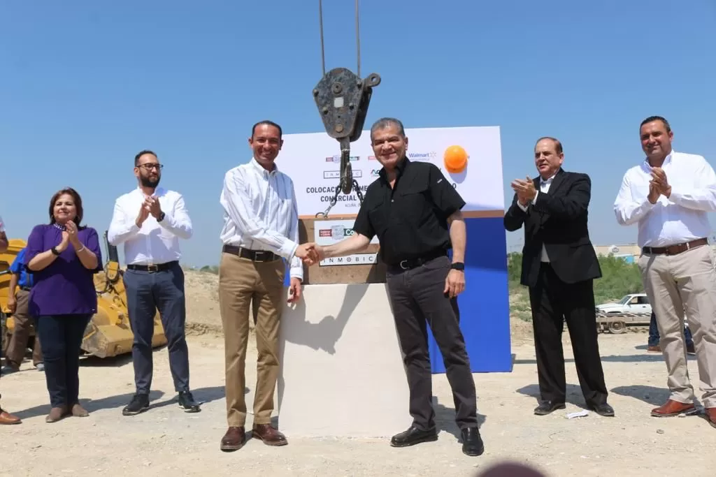 El gobernador Miguel Riquelme asistiÃ³ a la colocaciÃ³n de la primera piedra de la Desarrolladora Comercial Grupo Inmobic-Walmart.