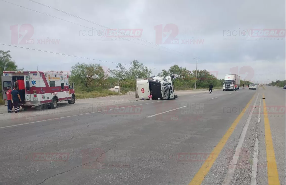 El chofer de la unidad accidentada fue trasladado a un hospital de Nava