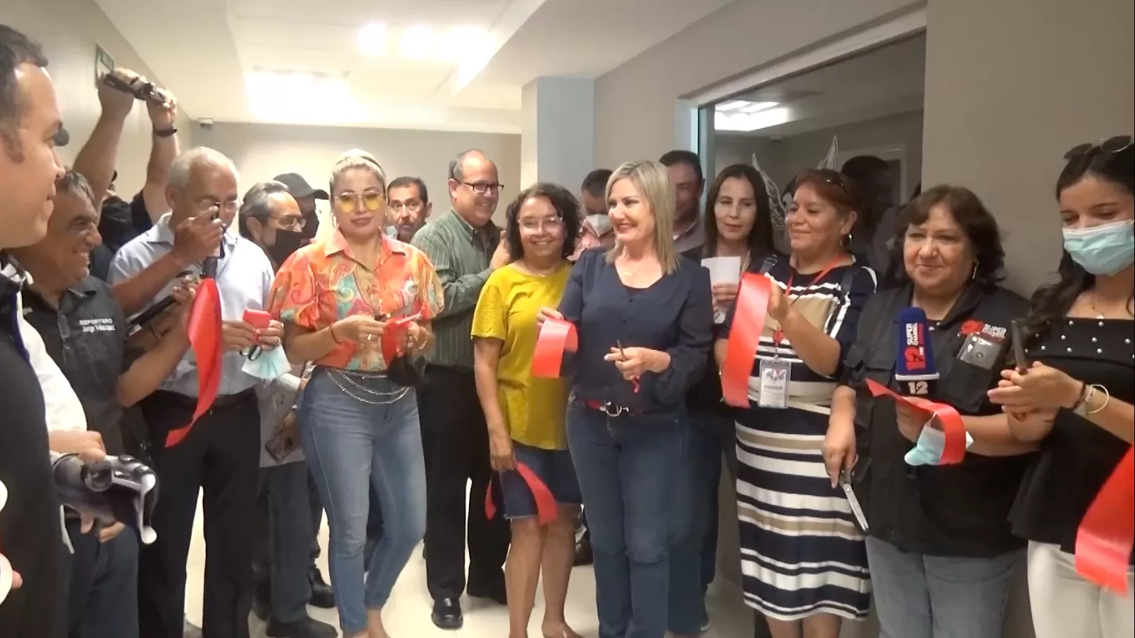 Inaugura alcaldesa y medios de comunicación sala de prensa