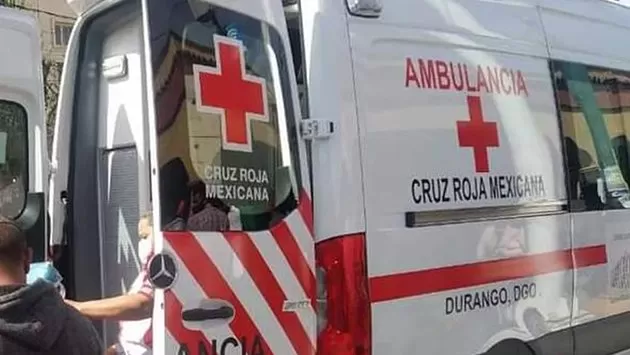 Una joven de 17 aÃ±os de edad embarazada muriÃ³ cuando recibÃ­a atenciÃ³n mÃ©dica en un hospital, luego de que volcara la camioneta en la que iba