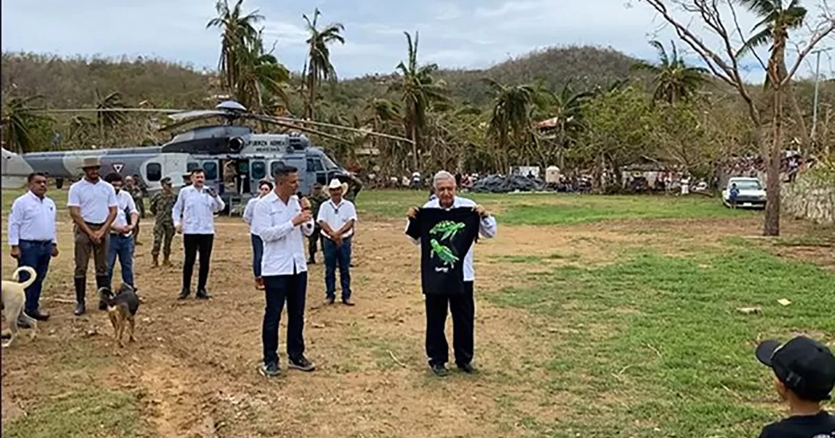 El Mandatario llegÃ³ a este â€œparaÃ­soâ€ del pacÃ­fico mexicano -cuya principal actividad es el turismo- en un helicÃ³ptero de la Fuerza AÃ©rea Mexicana.