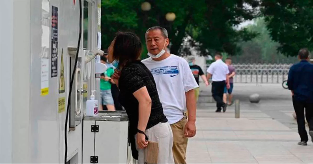 El nuevo endurecimiento de medidas y el cierre de algunos locales de ocio fue tras un brote en un barrio lleno de vida nocturna, tiendas y embajadas.