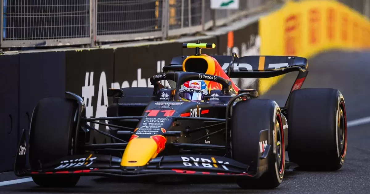 Checo Pérez consigue otro podio en el GP de Azerbaiyán; Max Verstappen gana y Ferrari fuera