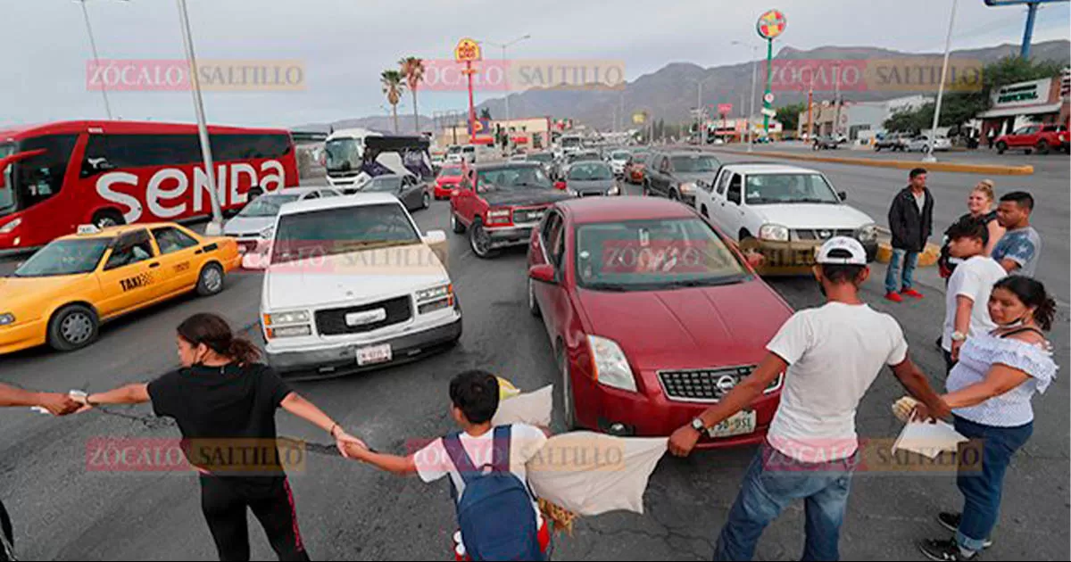 La tarde de este lunes, hondureÃ±os, venezolanos y nicaragÃ¼enses, cerraron la vialidad en el perifÃ©rico Luis EcheverrÃ­a.