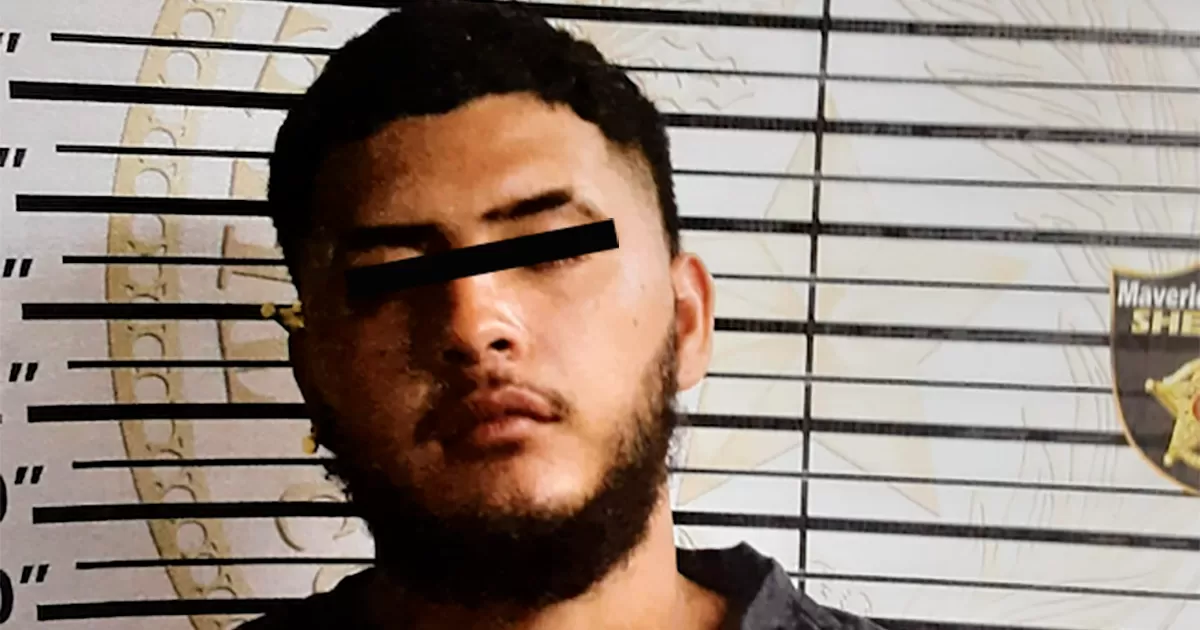 Roba dentro de un auto en Loma Bonita en Eagle Pass