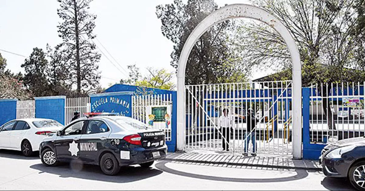 Ante el temor de que la maestra Norma NeÃ¡ves cumpla su amenaza, el 20 por ciento de la poblaciÃ³n estudiantil prefiriÃ³ dar por terminado el ciclo