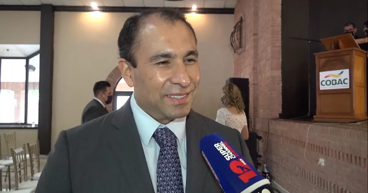 Leonardo JimÃ©nez, director general de Cobac, dijo estar muy contento porque ya se pueden realizar ceremonias de graduaciÃ³n.