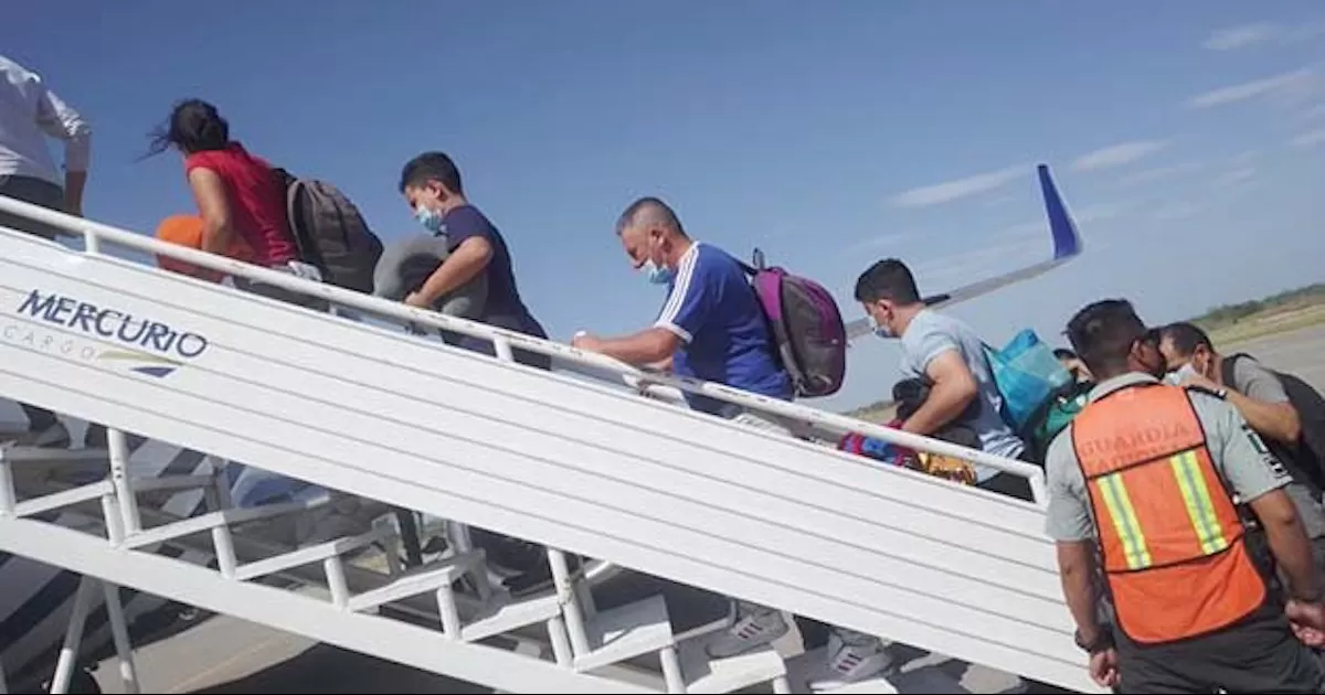 El comisionado del INM, Francisco GarduÃ±o, ha seÃ±alado que se disponen de dos vuelos por semana y cinco autobuses por dÃ­a para repatriar a migrantes.