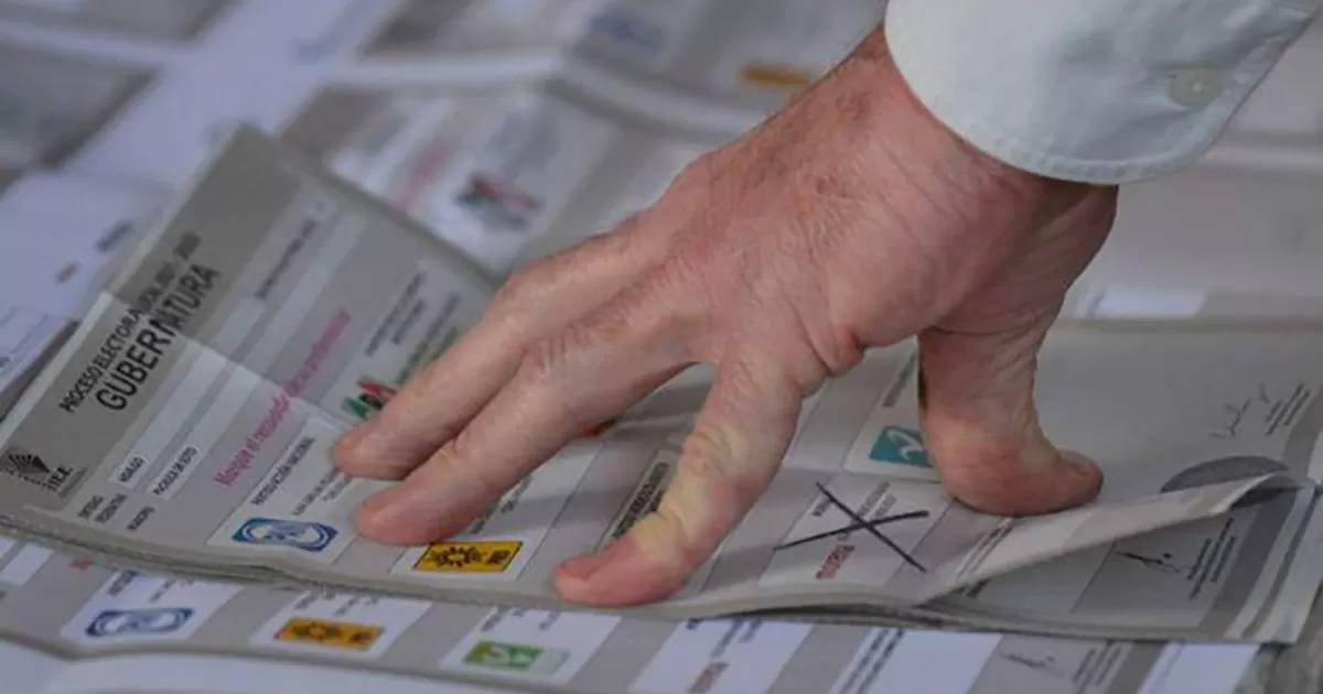 El TEPJF ordena al Tribunal Electoral de Hidalgo valorar el contenido de las declaraciones de AMLO sobre Carolina Viggiano, ex candidata a gobernadora.