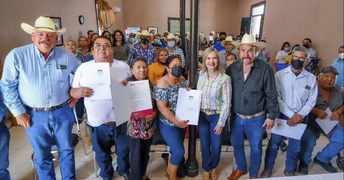 Entrega alcaldesa certificados parcelarios  y títulos de propiedad a 55 ejidatarios de PN