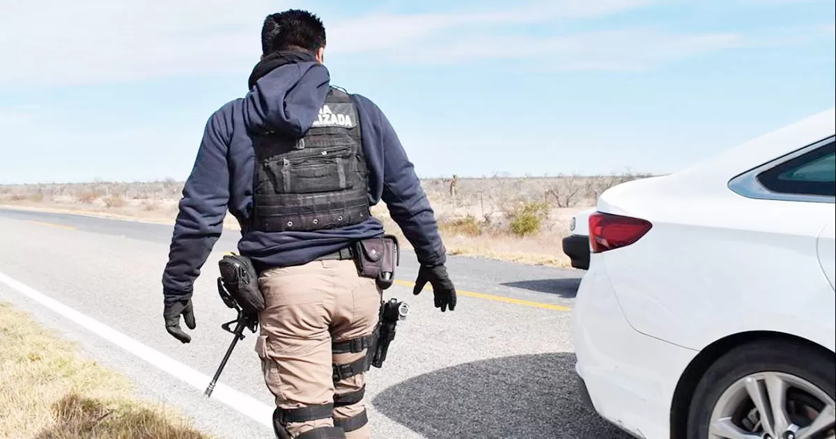 Consignan a pareja detenida con armas