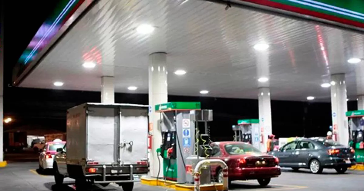 AMLO garantiza que pese a la inflación, no aumentará el precio de gasolina y luz