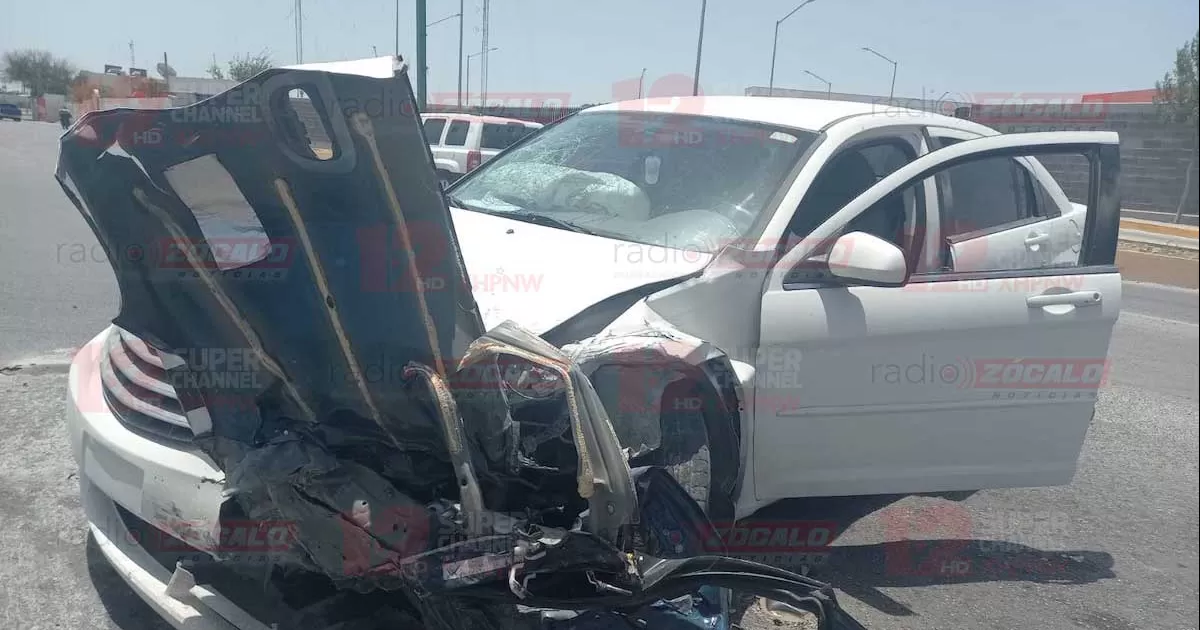 Los hechos ocurrieron poco despuÃ©s de la 1 de la tarde en Ciudad AcuÃ±a cuando una conductora girÃ³ sin precauciÃ³n para entrar a un estacionamiento sin notar a la patrulla.