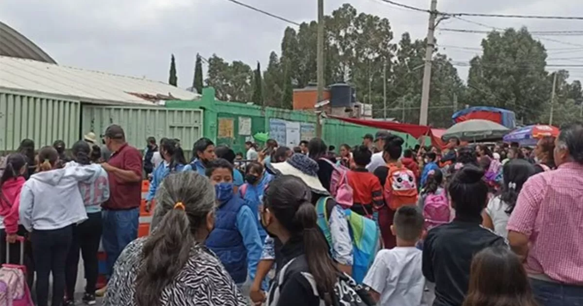 Al menos 42 personas, en su mayorÃ­a menores de edad, resultaron intoxicados; seis de ellos fueron trasladados a un hospital