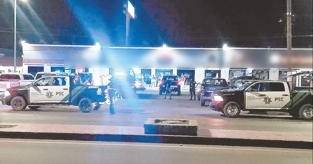 La riÃ±a iniciÃ³ al calor de las copas de los asistentes a las discotecas que se encuentran en ese lugar. El incidente no ocurriÃ³ al interior de ninguno de los antros.