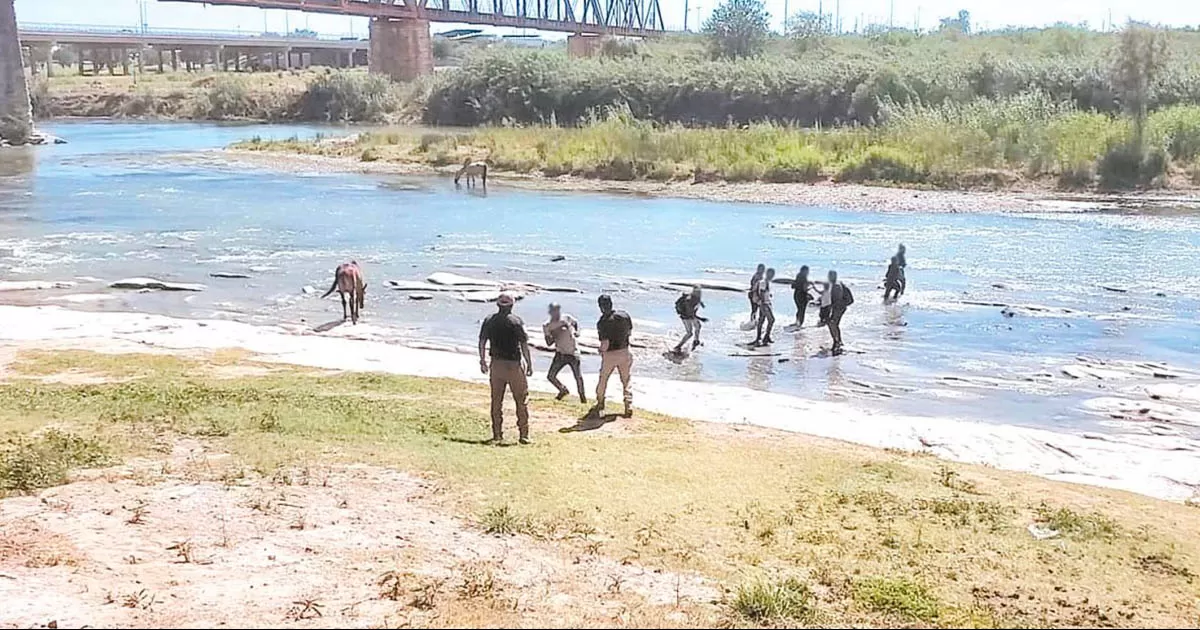Un sujeto atacÃ³ a golpes a un elemento del Instituto Nacional de MigraciÃ³n cuando este intentÃ³ detenerlo para evitar que se introdujera al rÃ­o Bravo para cruzar de manera ilegal a los Estados Unidos.