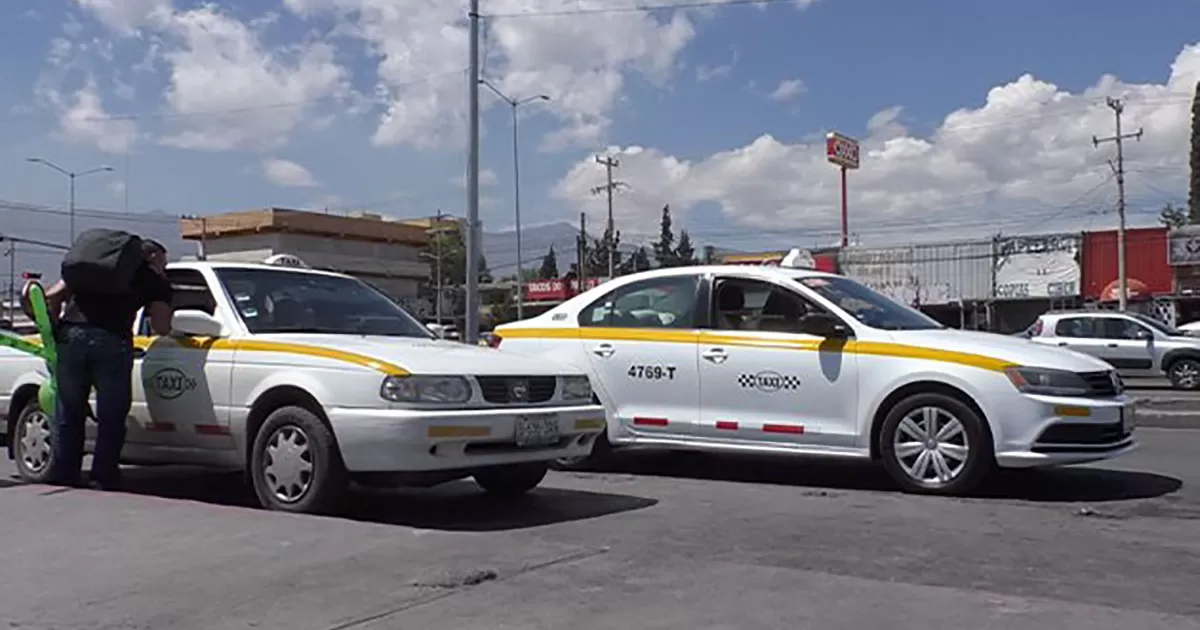 Migrantes, negocio para taxistas; les cobran hasta $3 mil por llevarlos a Monclova