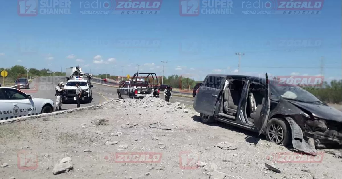 Joven de Nuevo León destroza su vehículo a la entrada de Nava