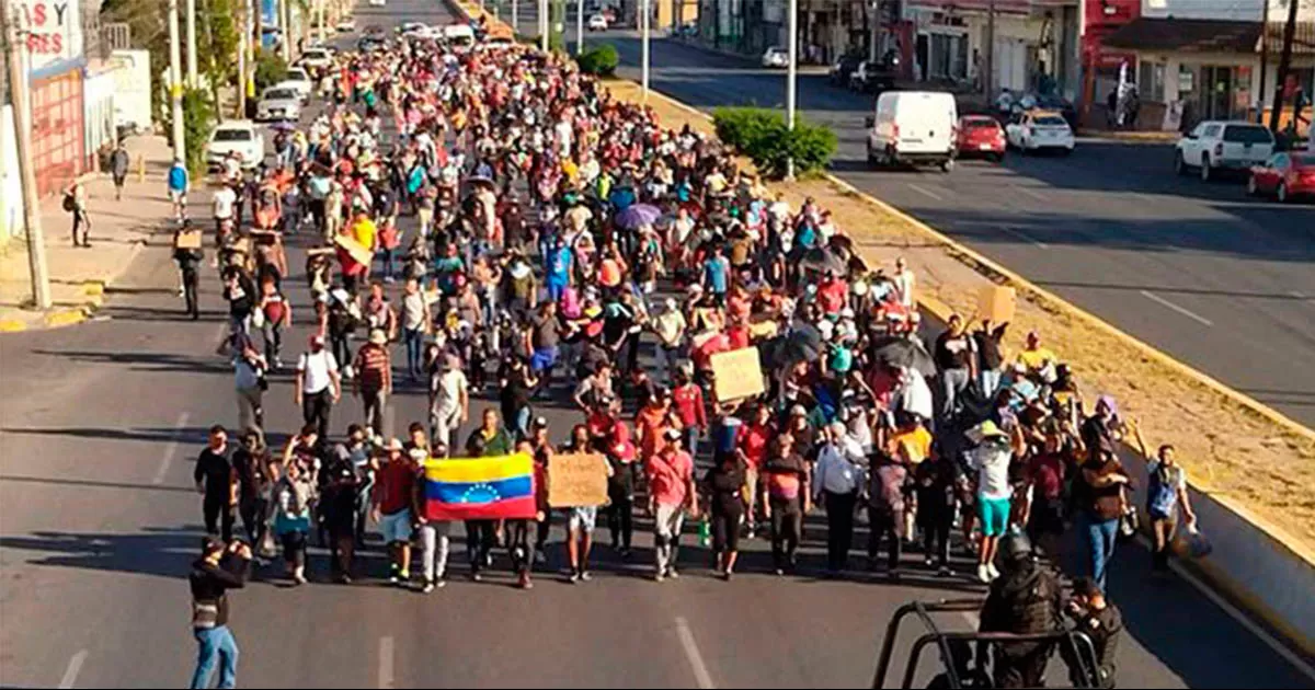 Migrantes marchan de Nuevo León a Piedras Negras, Coahuila