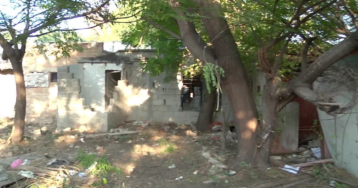 recientemente se llevÃ³ a cabo la demoliciÃ³n de un inmueble ubicado sobre la calle Padre de las Casas, donde los reportes de vecinos eran constantes por el acumulamiento de basura y la presencia de migrantes.
