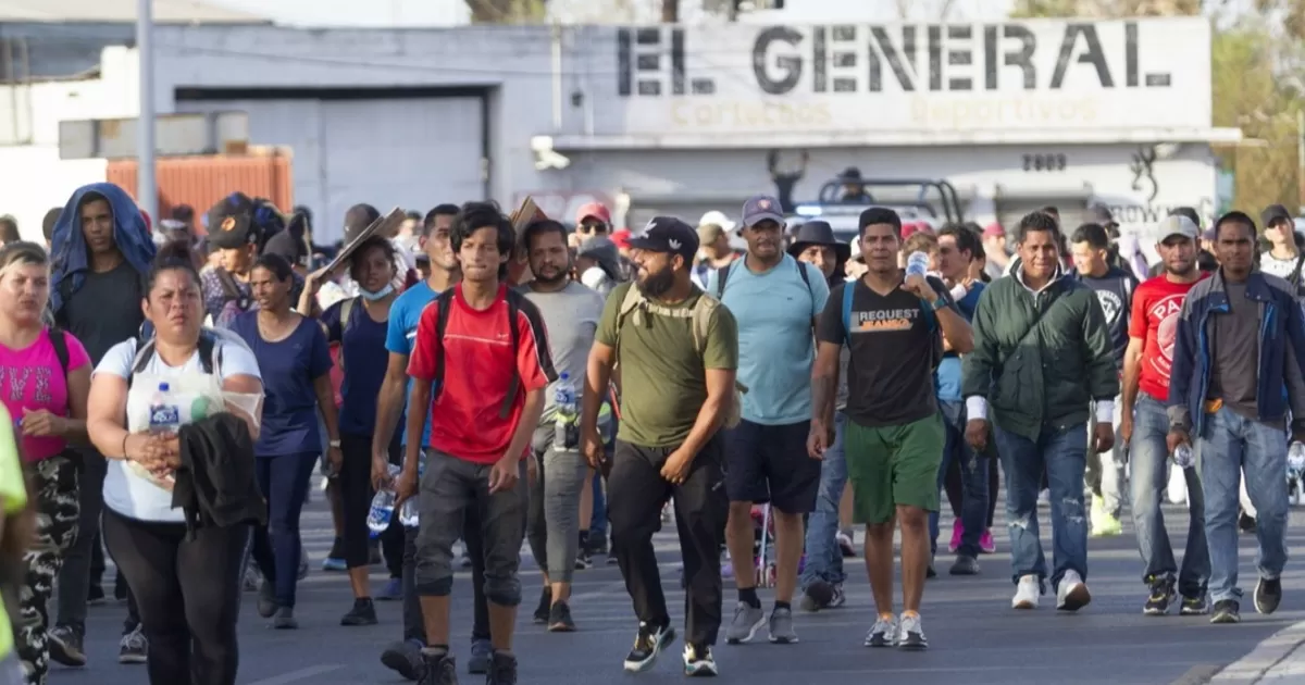 La caravana que saliÃ³ ayer por la tarde de la Central de Autobuses de Monterrey, se ha â€œdespegadoâ€ y formado diversos contingentes.