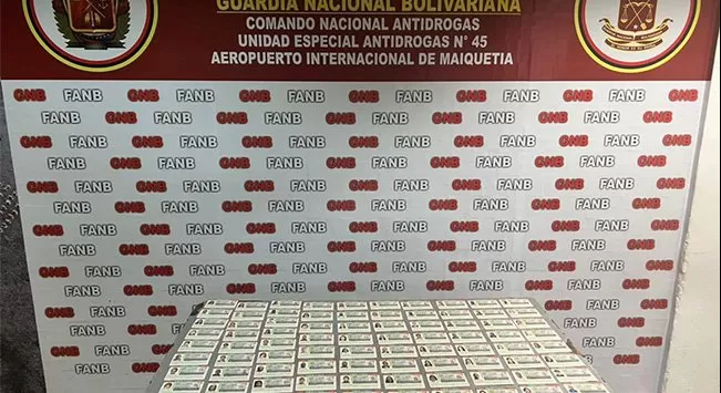 Detienen en Venezuela a pareja con más de 100 visas mexicanas falsas