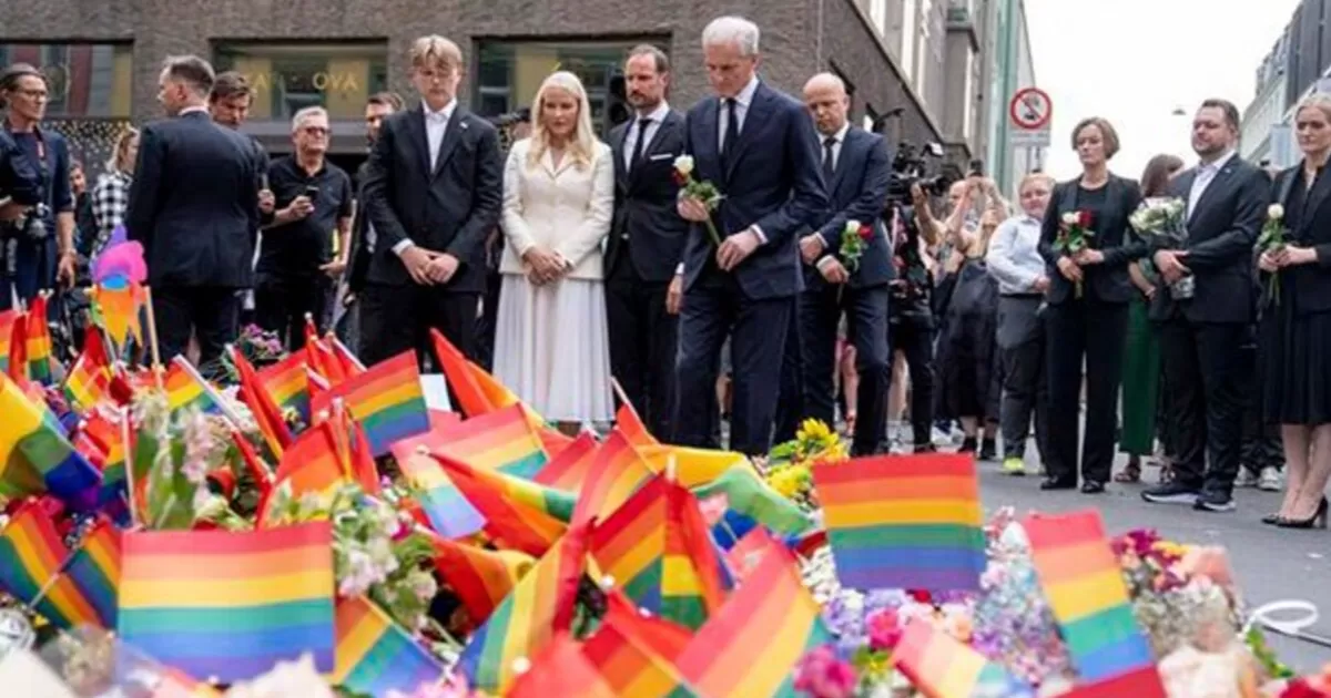 Dos hombres de entre 50 y 60 aÃ±os murieron y otras 21 personas resultaron heridas, diez de ellas de gravedad.