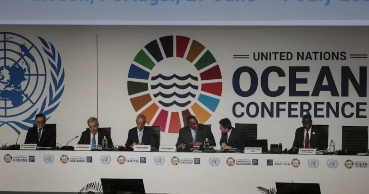 El mundo enfrenta una "emergencia" en los océanos, alerta ONU