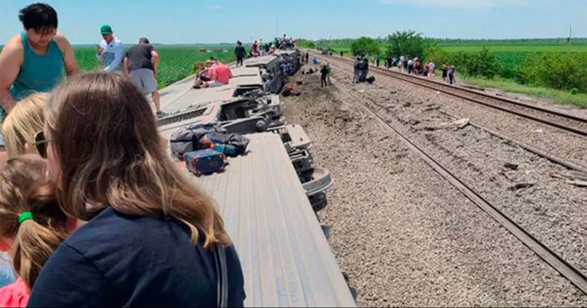 Un tren en Missouri, EU, con 243 pasajeros a bordo se descarrila al chocar con camiÃ³n; reportan al menos 4 muertos y varios heridos.